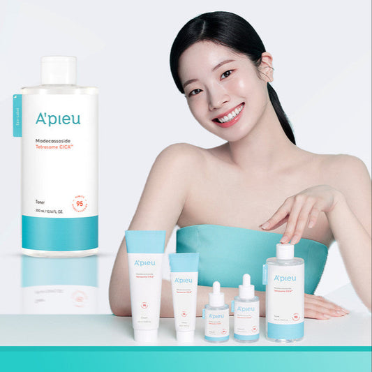 A'PIEU Madecassoside Tetrasome Cica Toner 300ML- hydratační a zklidňující pleťový toner s pupečníkem asijskýml
