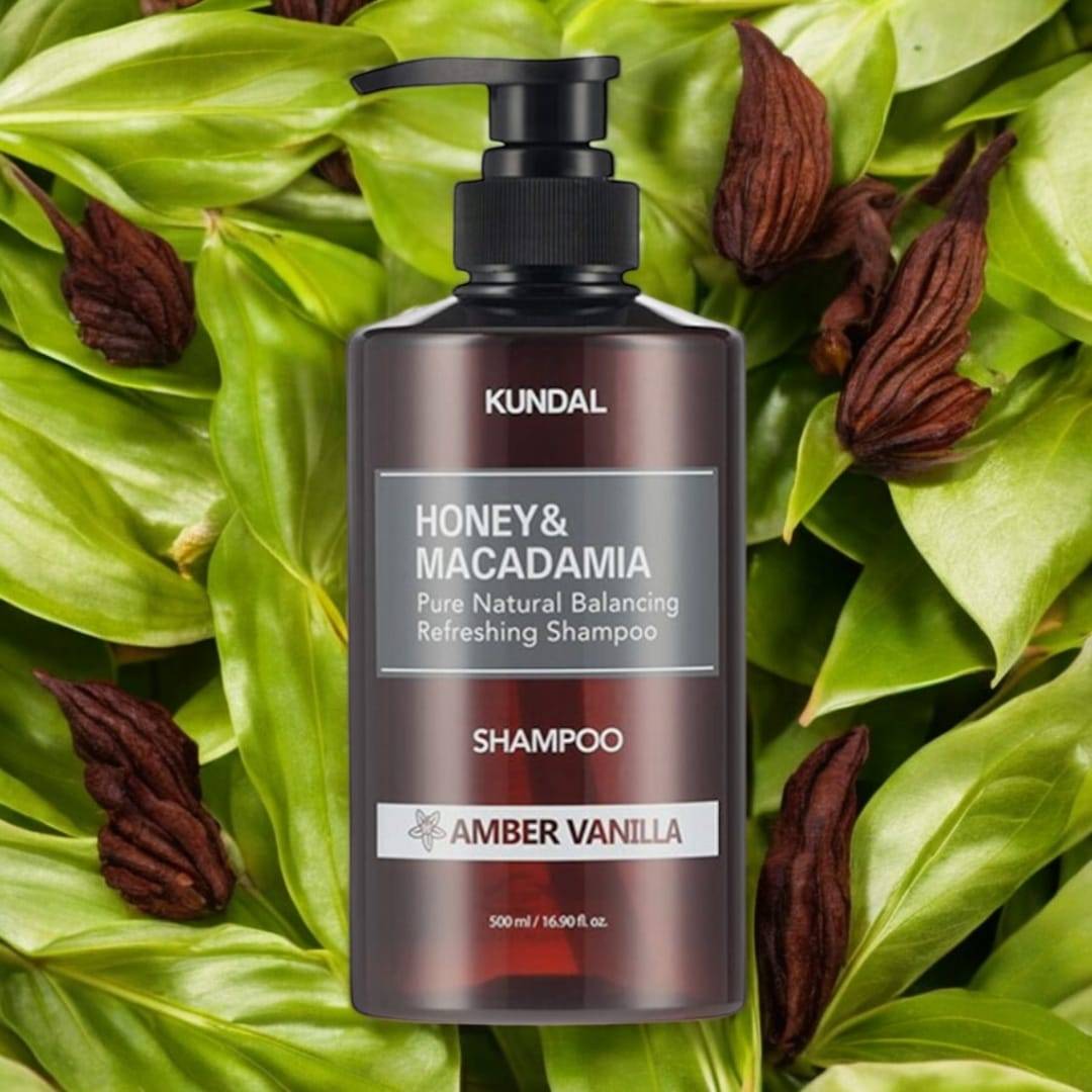 KUNDAL Honey & Macadamia Pure Natural Shampoo (Amber Vanilla) 500ml- přírodní vlasový šampón na suché a poškozené vlasy