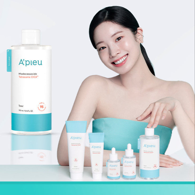 A'PIEU Madecassoside Tetrasome Cica Toner 300ML- hydratační a zklidňující pleťový toner s pupečníkem asijskýml